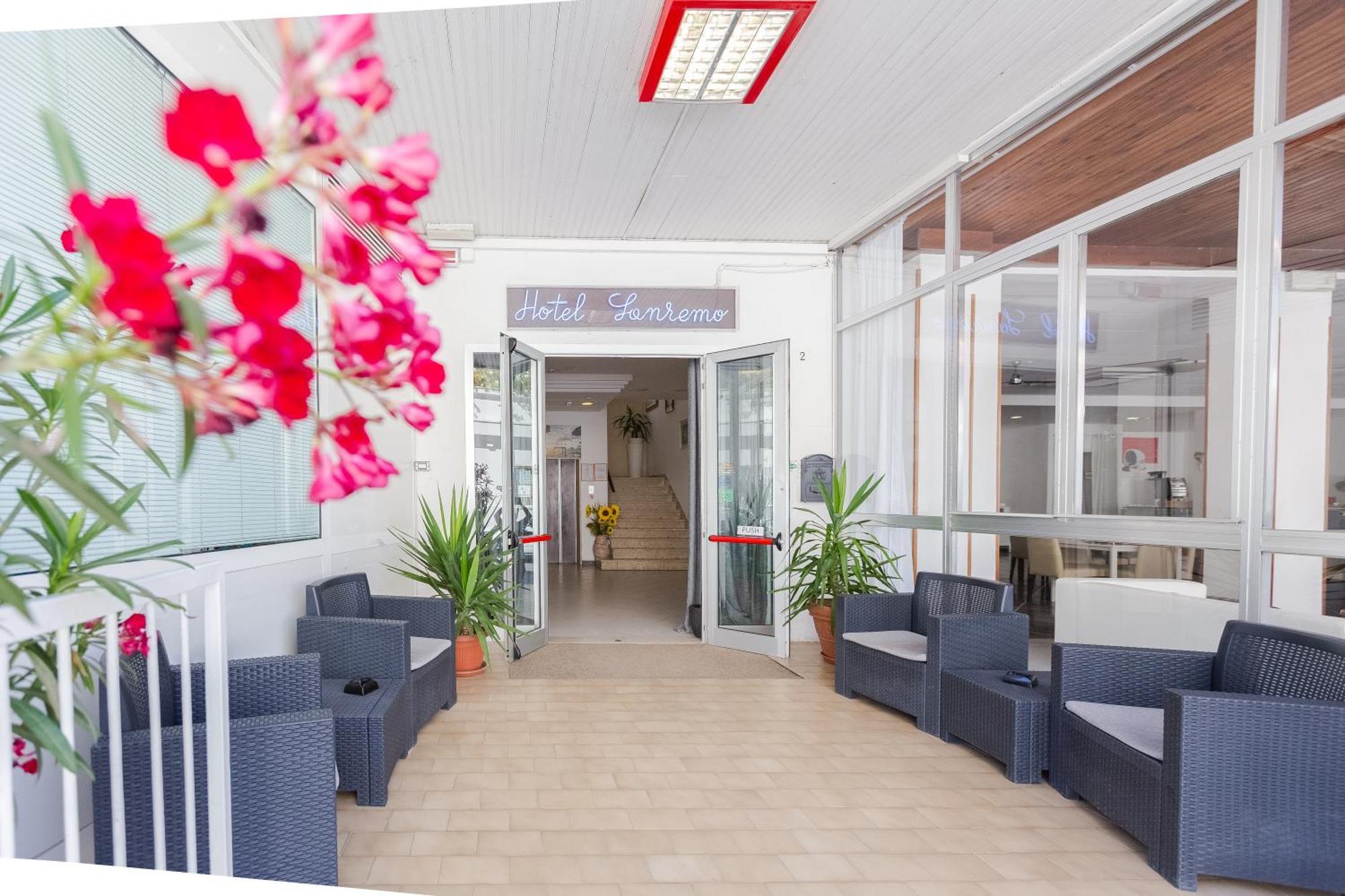 Hotel Sanremo リミニ エクステリア 写真