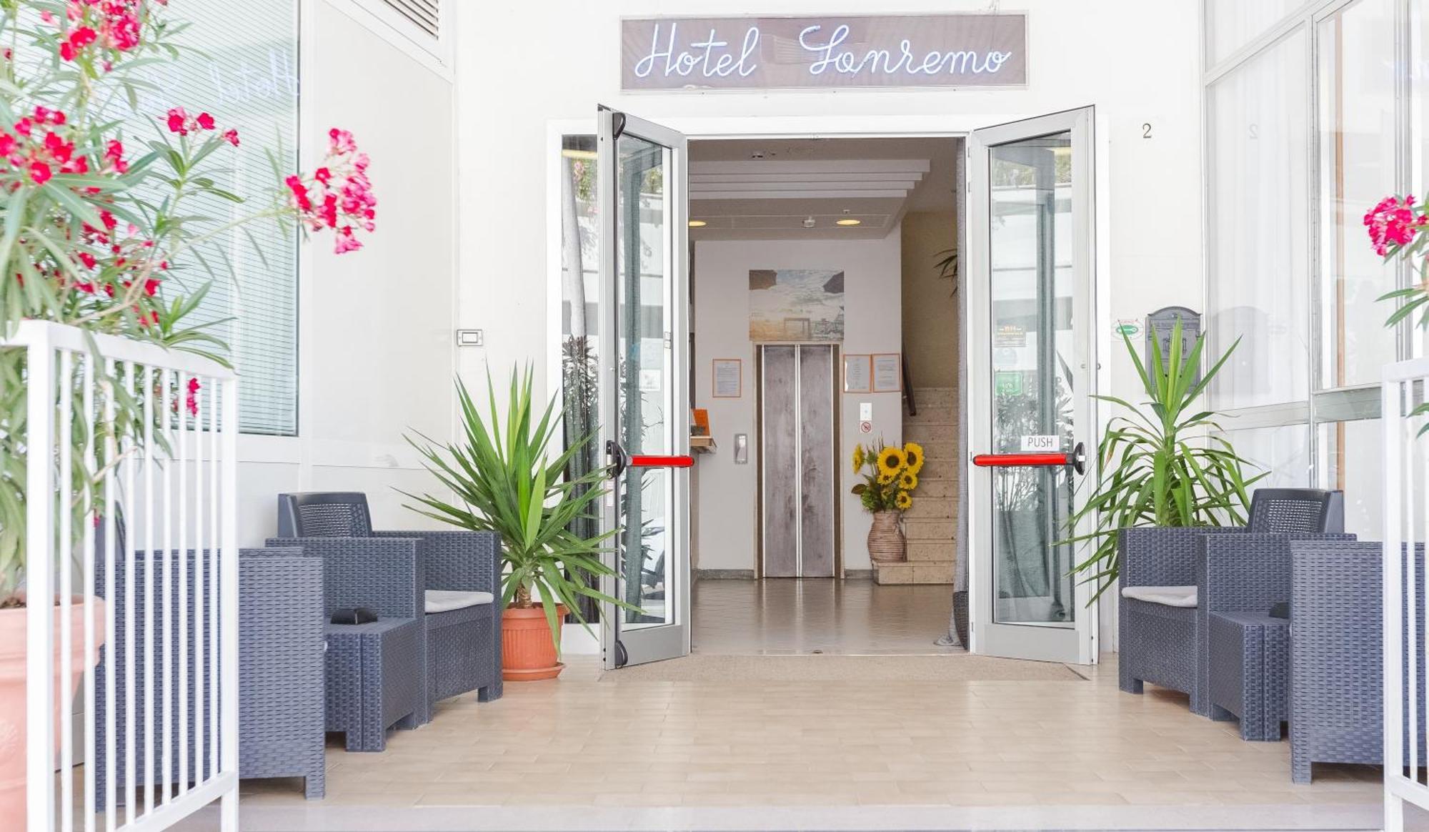 Hotel Sanremo リミニ エクステリア 写真