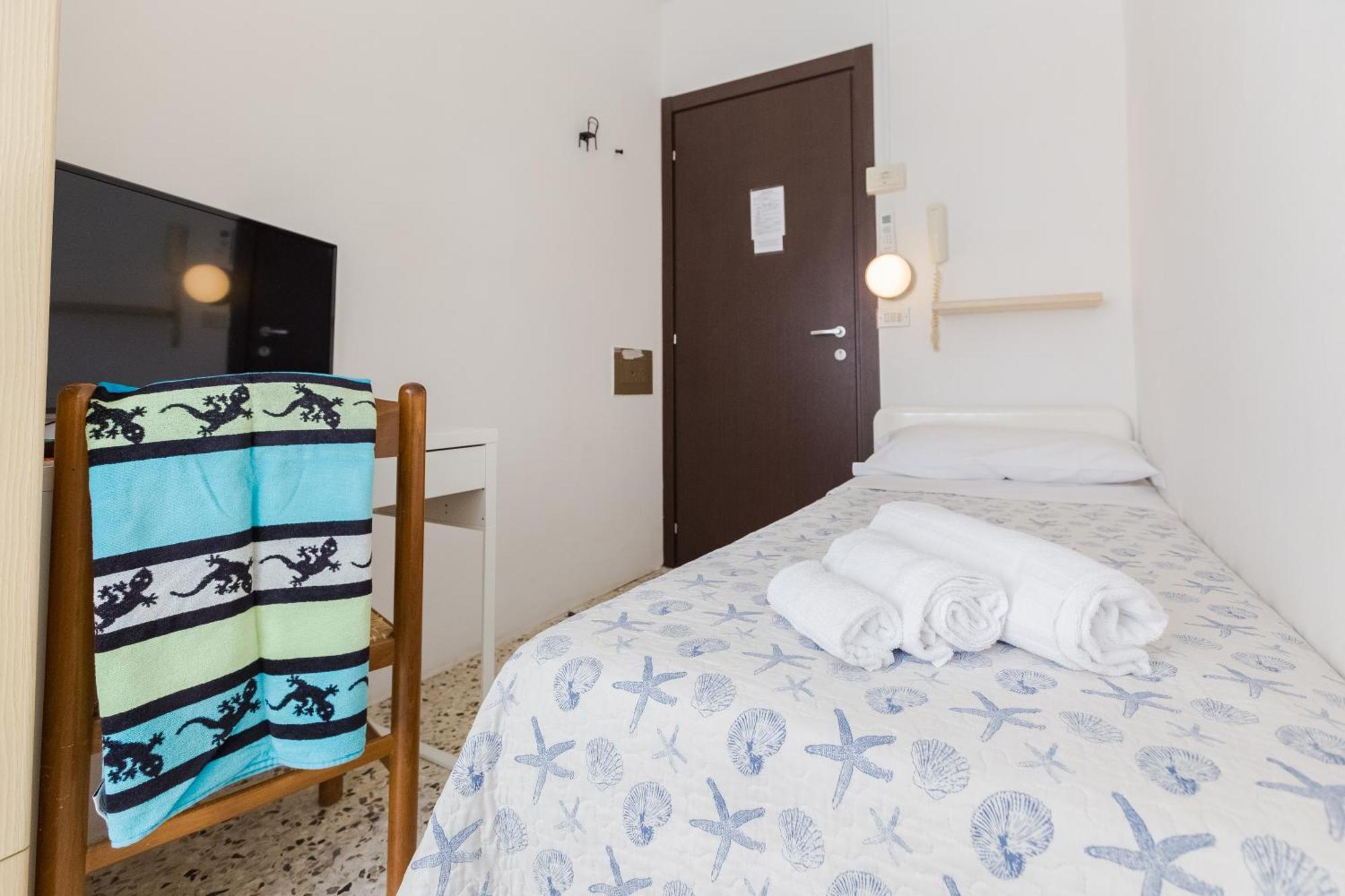 Hotel Sanremo リミニ 部屋 写真