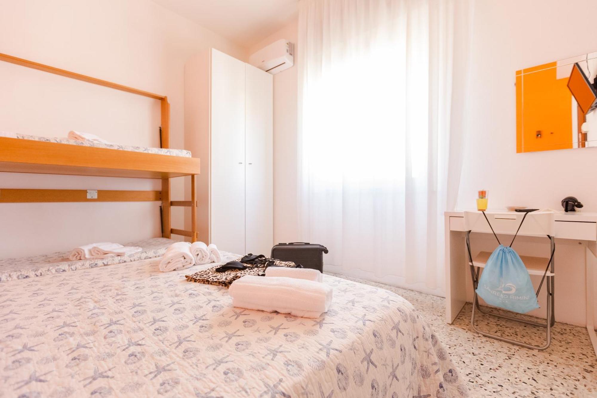 Hotel Sanremo リミニ 部屋 写真