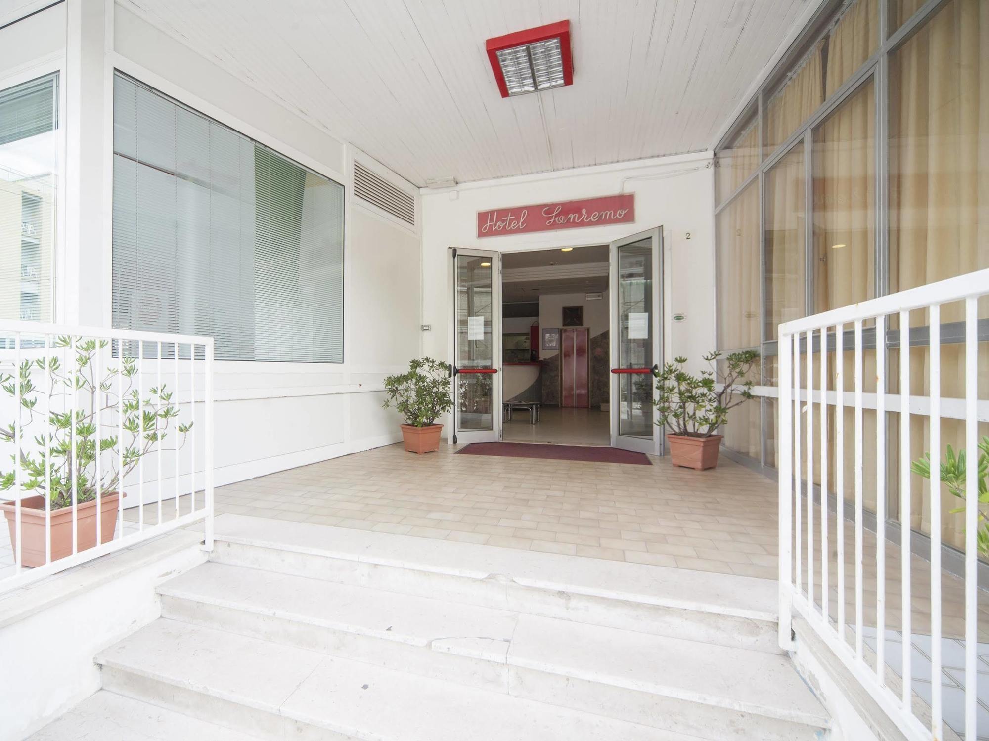 Hotel Sanremo リミニ エクステリア 写真