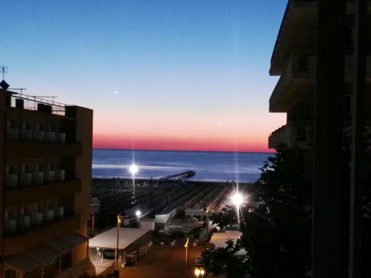 Hotel Sanremo リミニ エクステリア 写真